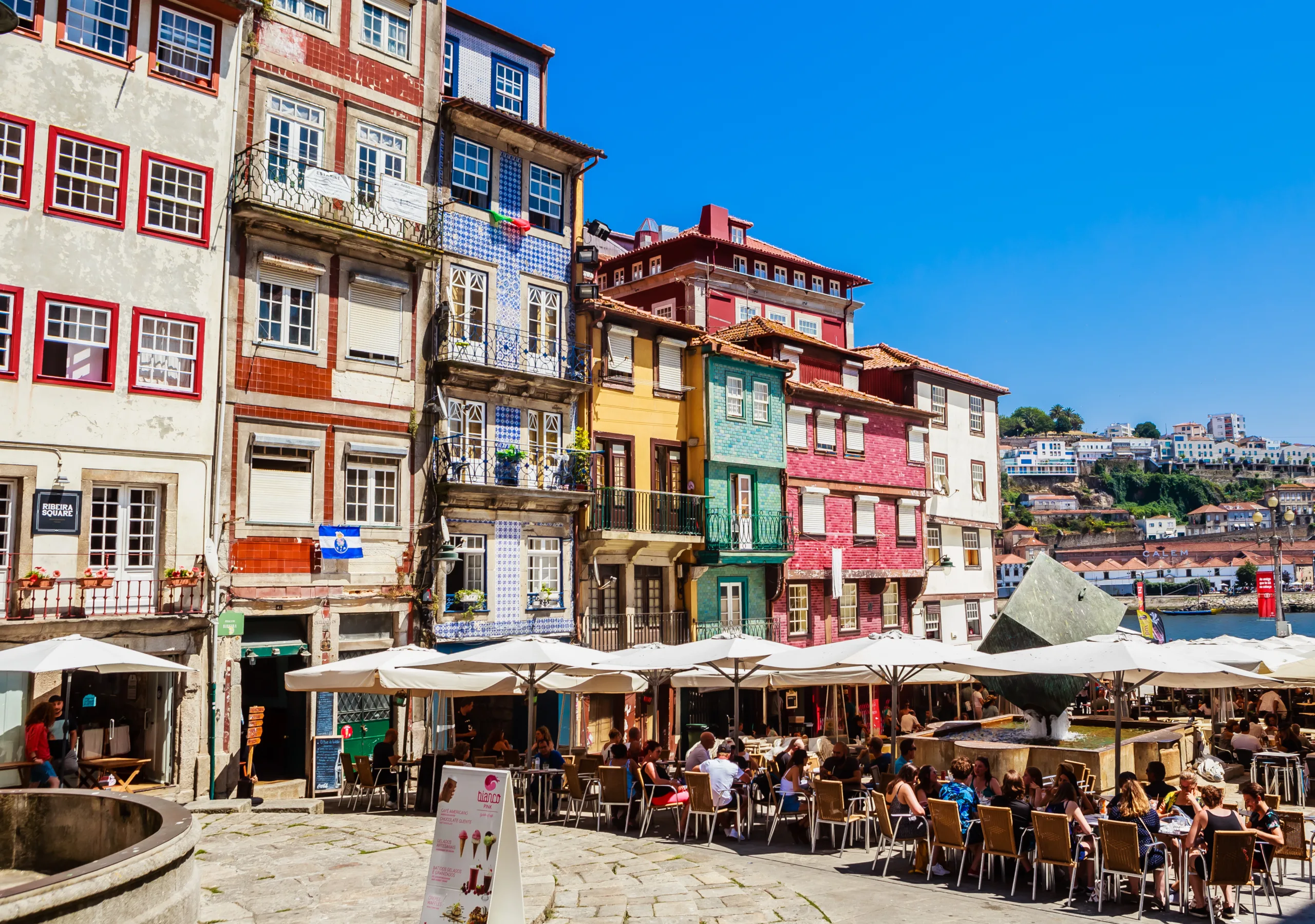 People sitting and eating in the Ribeira Square