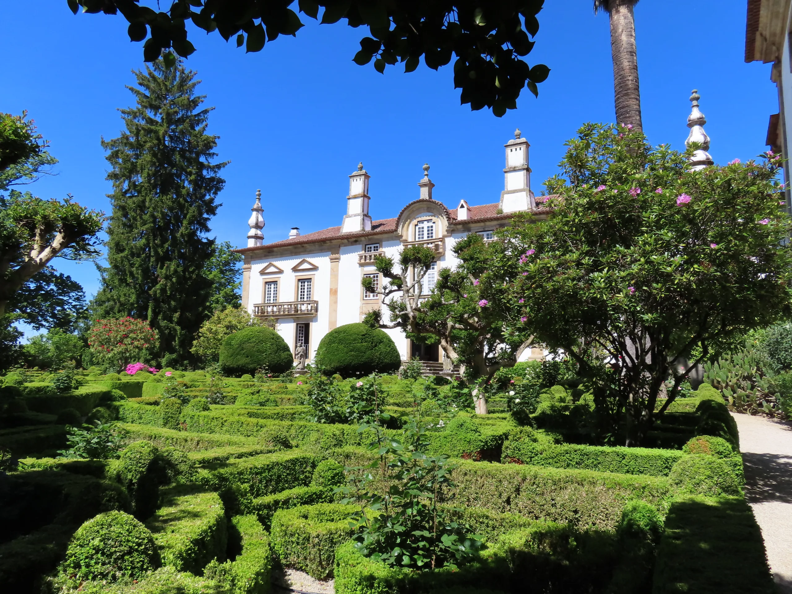 Real traveller photo of Casa Mateus gardens